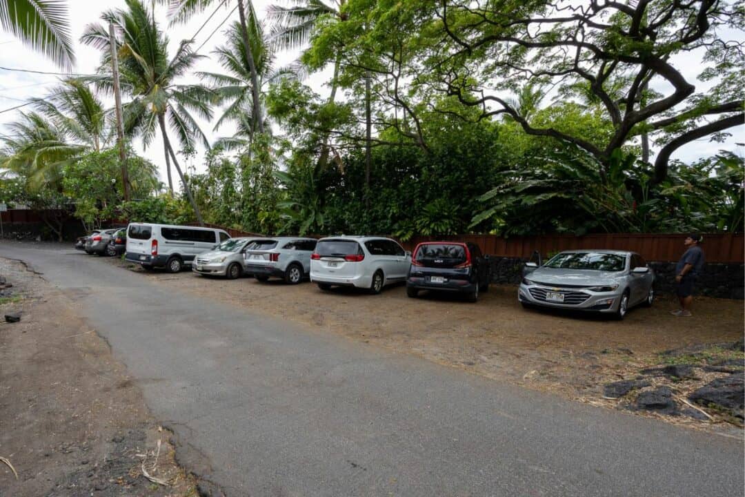 Manini Beach - The Most Underrated Snorkeling in Kealakekua Bay 12 manini beach parking area