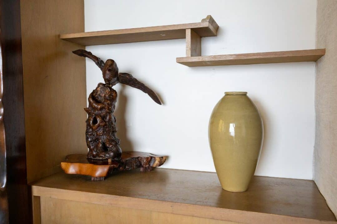 Experiencing Old Hawai‘i: Our Stay at the Historic Manago Hotel 9 Wooden scuplture of bird and ceramic vase artwork in Manago Hotel Japanese Room