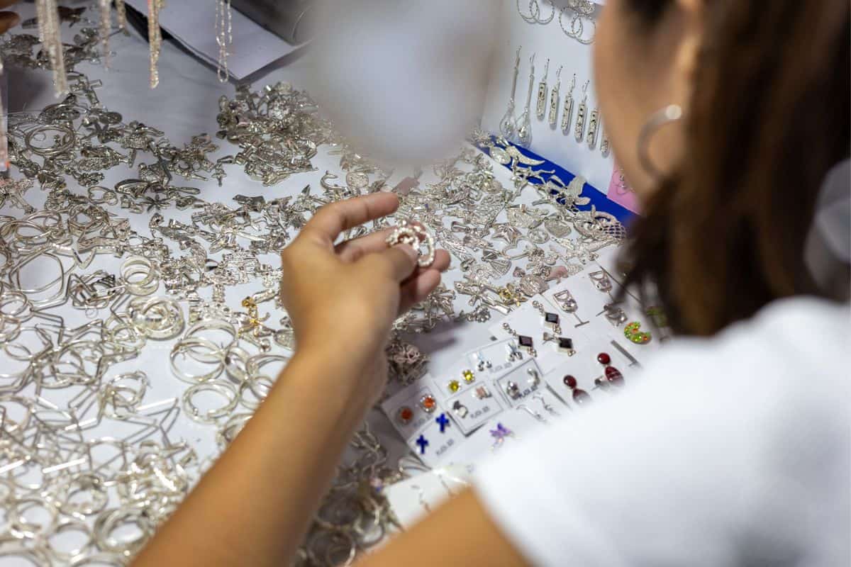 Chloe shopping for silver in Taxco's Saturday Silver Market (Tianguis de Plata Sabatino)