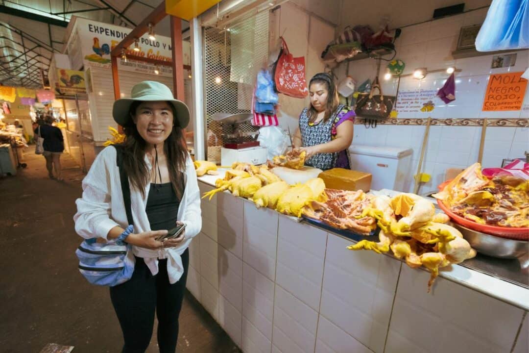 Chicken butcher in Mercado 20 de Noviembre