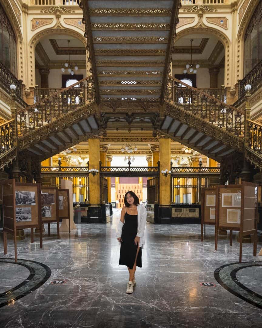 Chloe posing for an Instagram photo at Palacio Postal in Mexico City