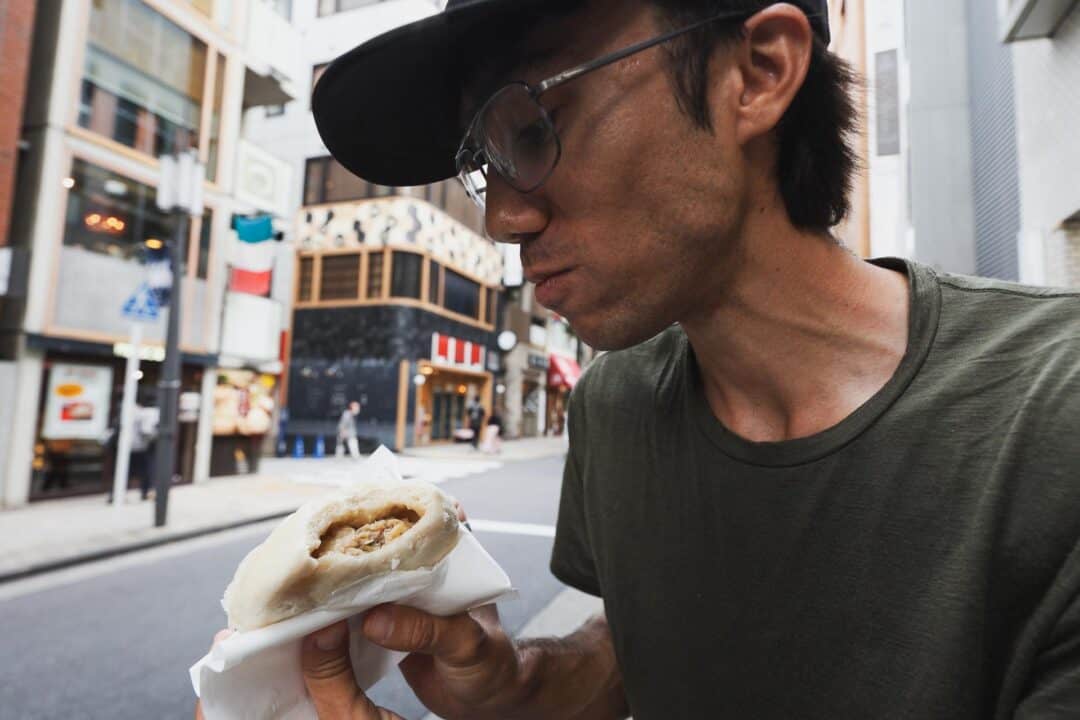 Trey eating Nikuman on the streets of Kagurazaka