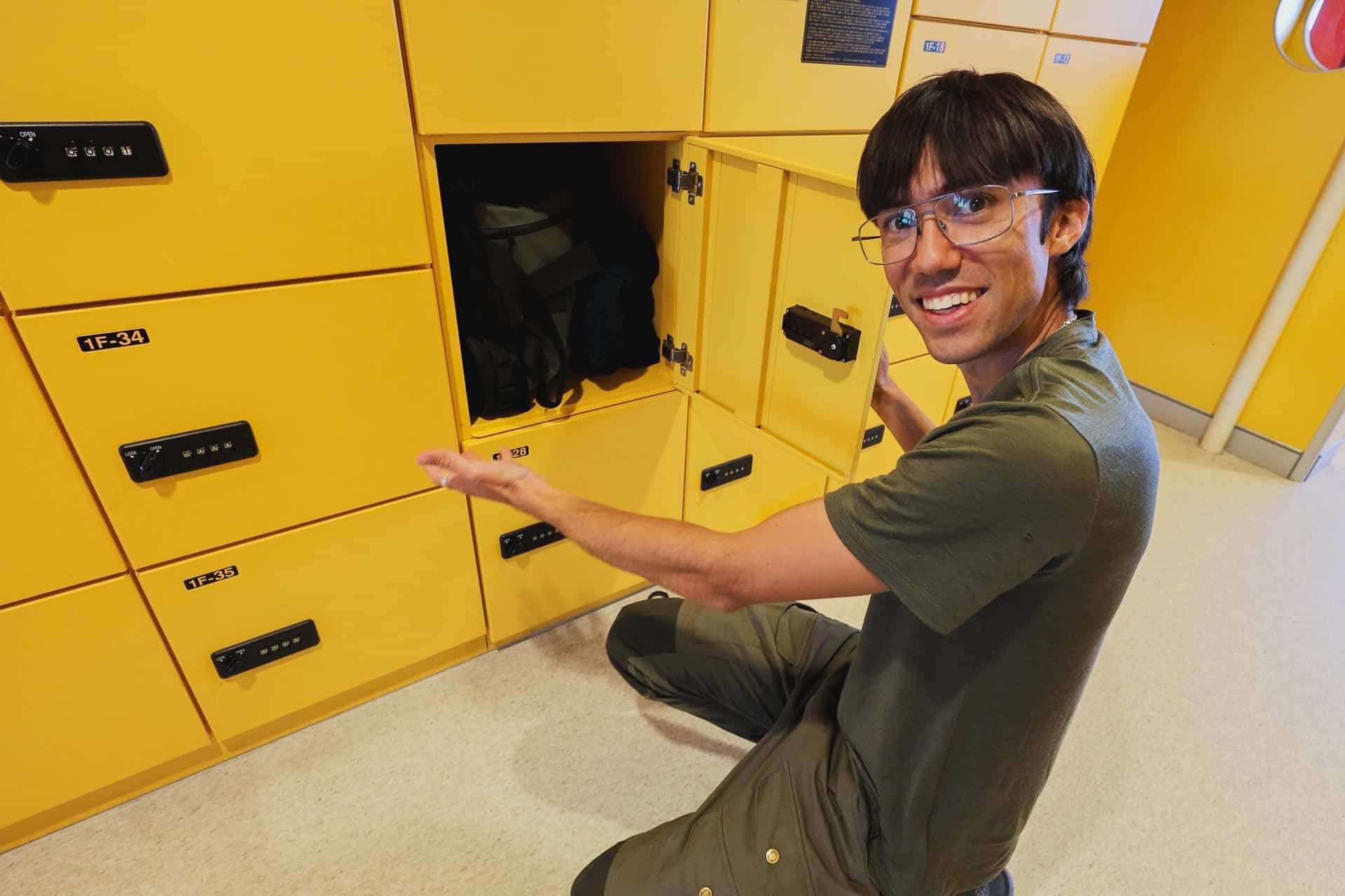 Luggage lockers on JR Beetle ferry