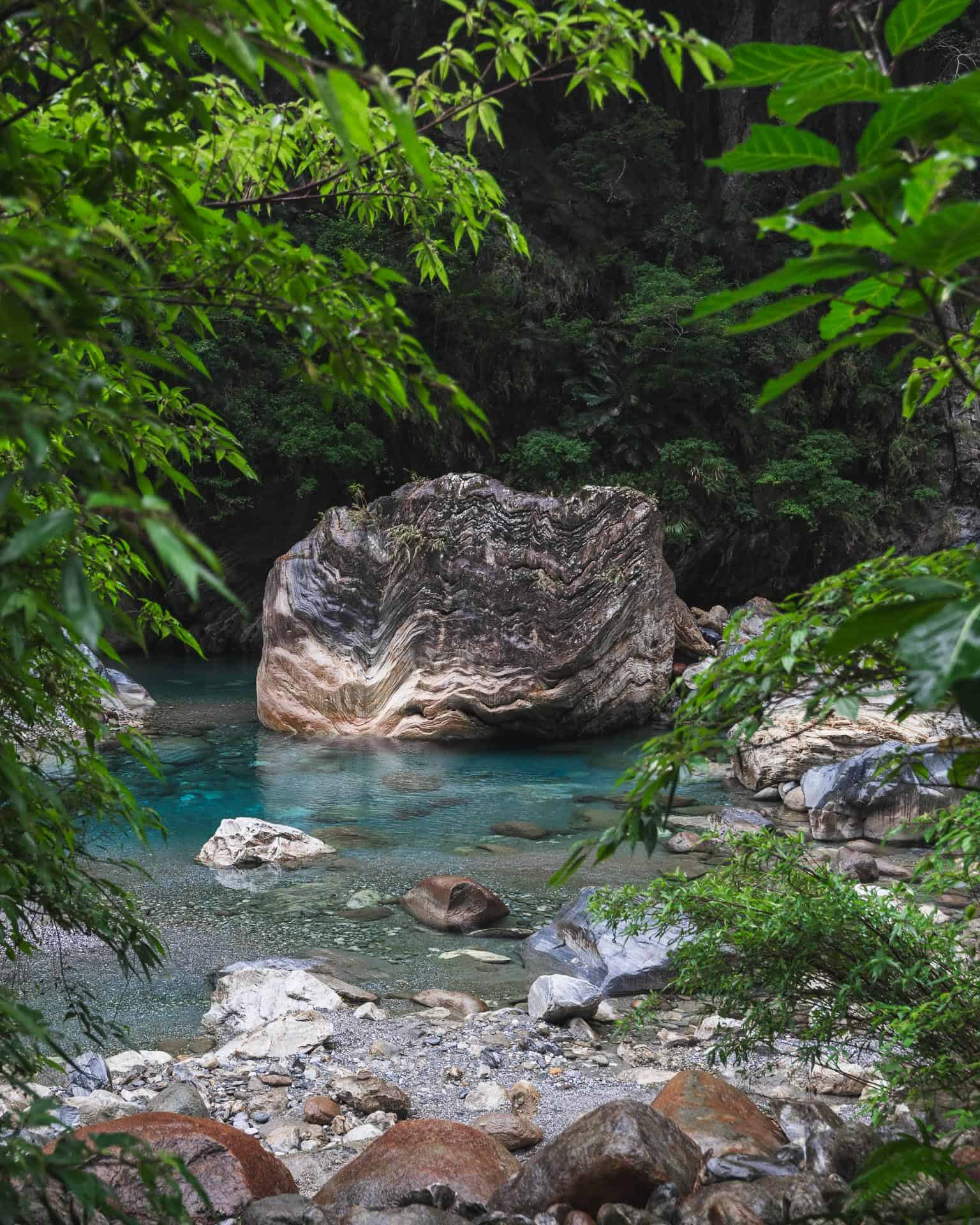 8 Best Things to Do in Taroko Gorge 13 large boulder in river of shakadang trail