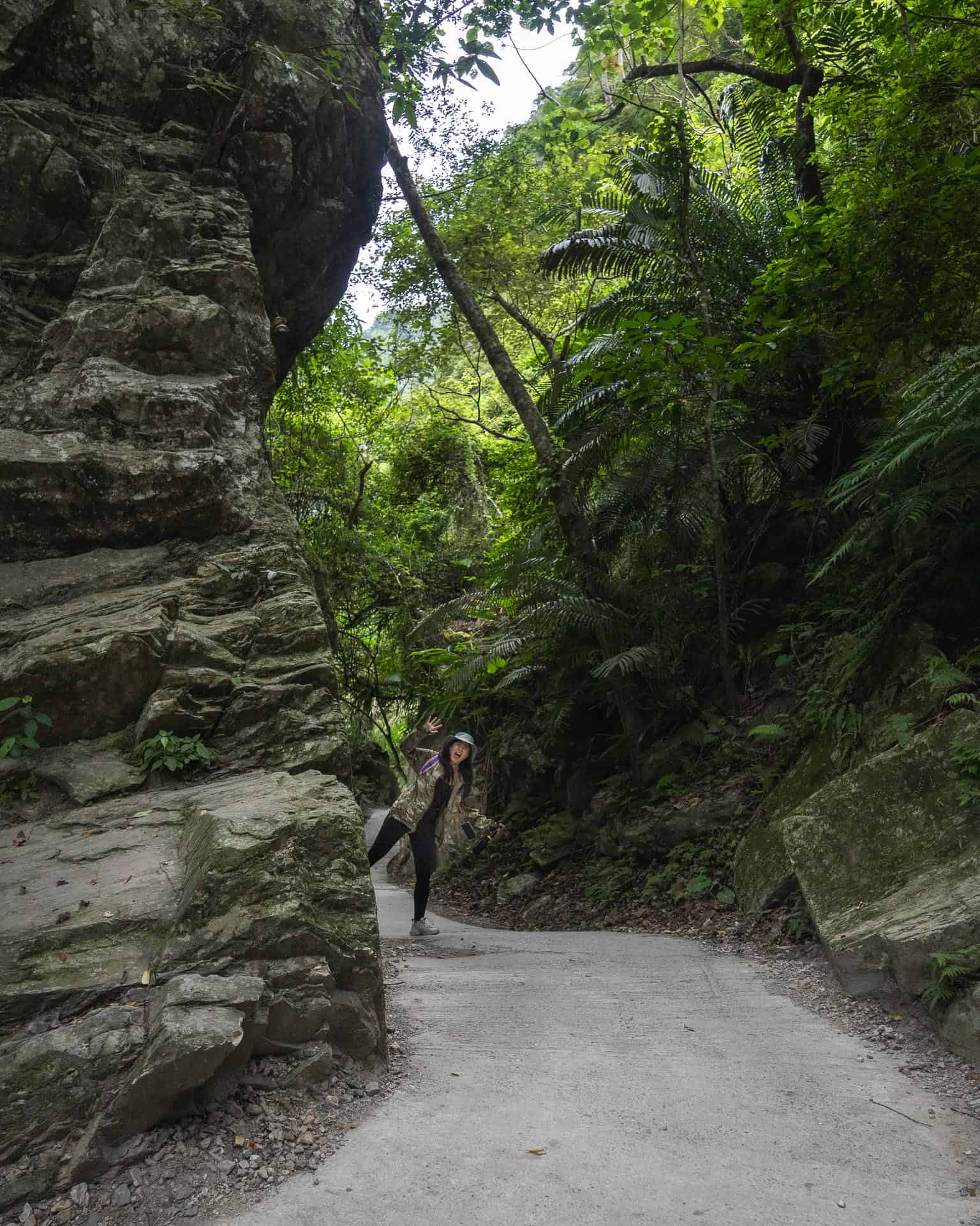 8 Best Things to Do in Taroko Gorge 12 girl behind giant rock on shakadang trail