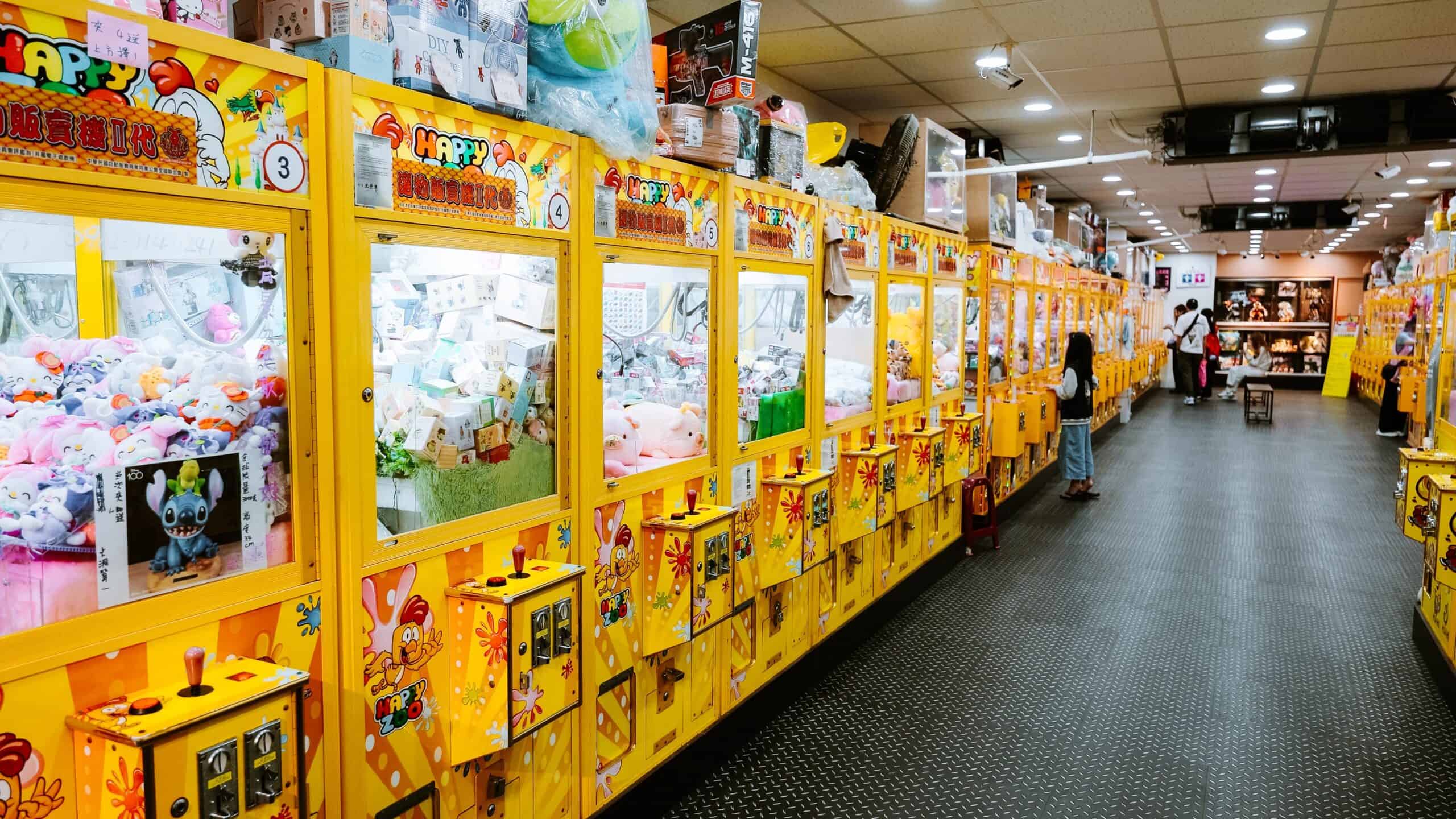 Claw machines in Raohe Night Market