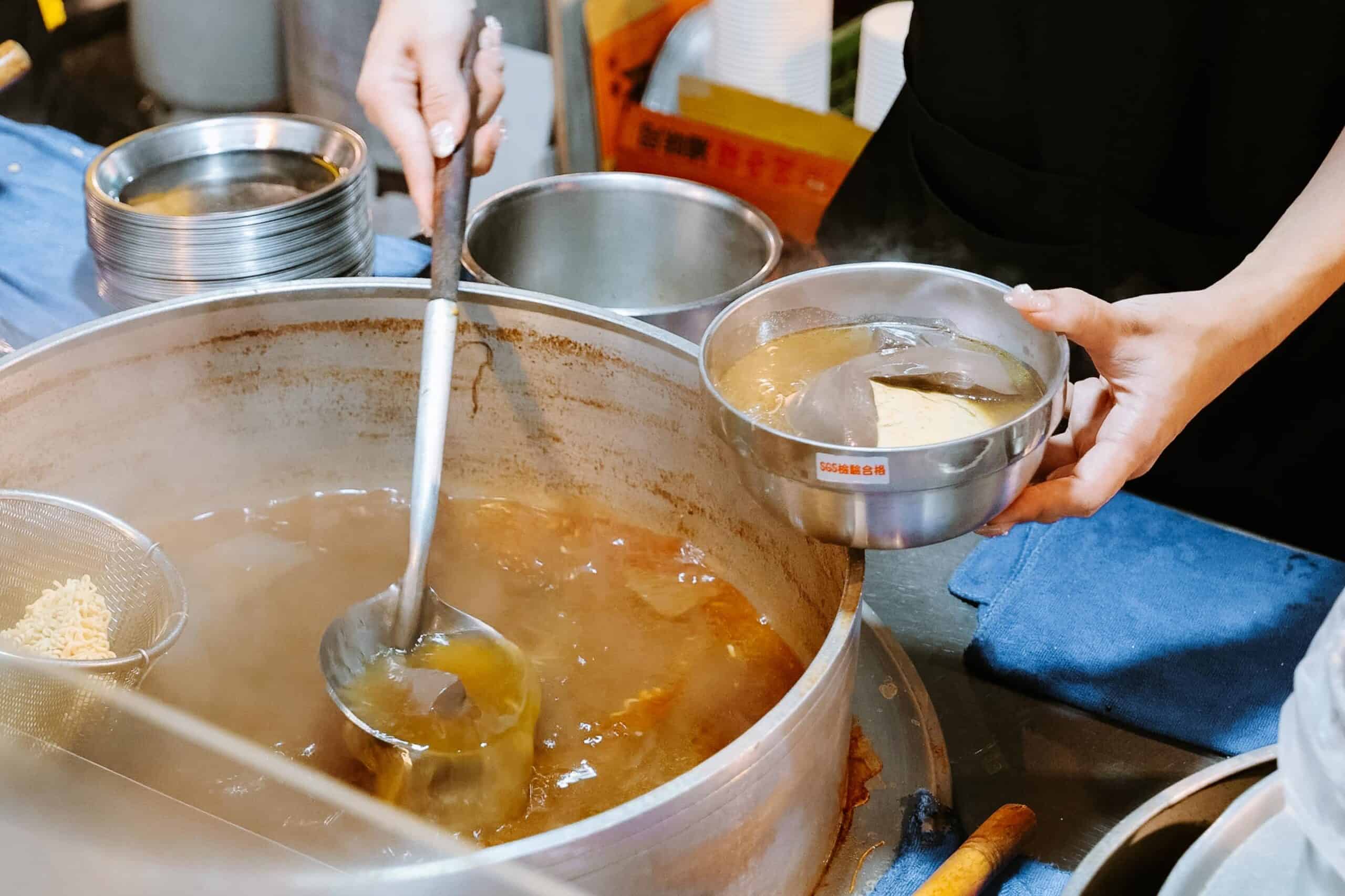 Shi Boss Stinky Tofu in Raohe Night Market