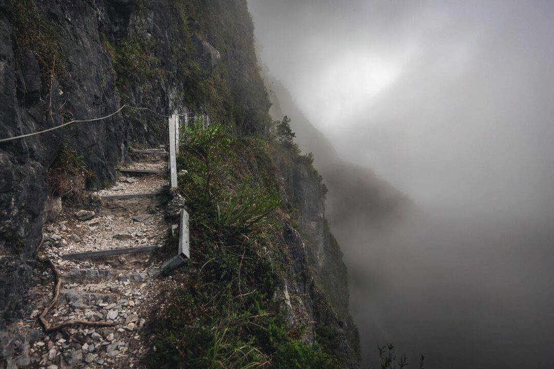 Cliffside trail of Zhuilu Old Road