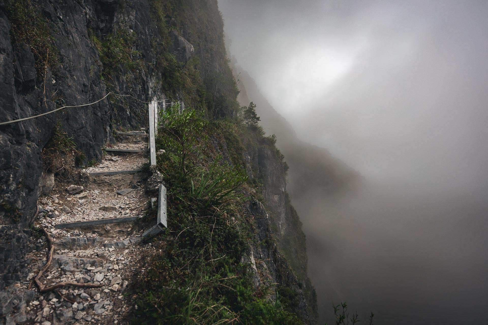 8 Best Things to Do in Taroko Gorge 4 Sheer drop on Zhuilu Old Road Trail