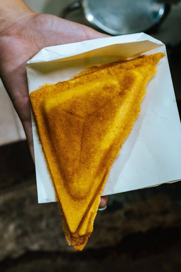 Freshly-baked sponge cake from Loan Thái