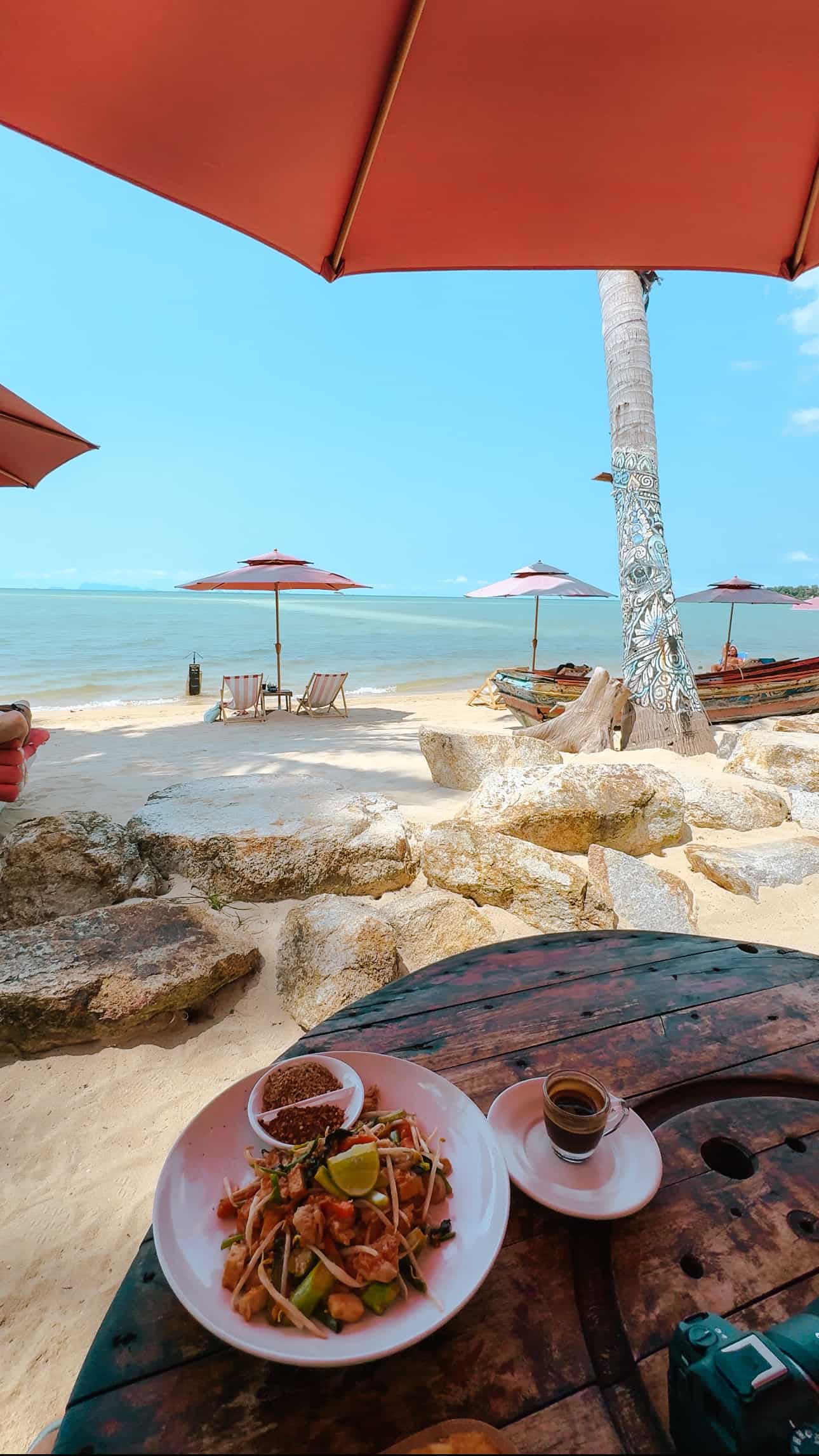 Lunch at Castaway Beach Bar at Hin Kong Beach