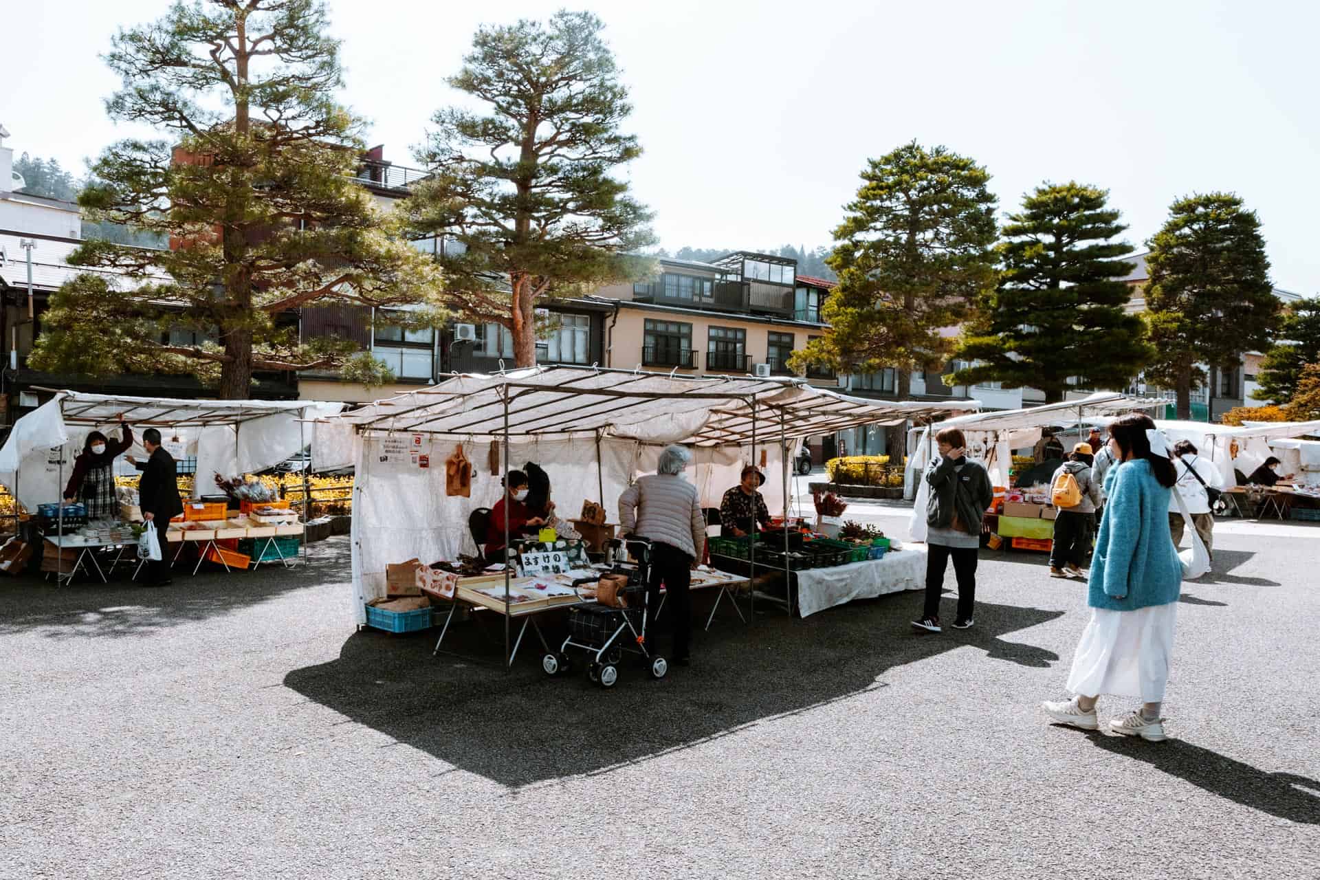 Jinya-mae morning market in Takayama