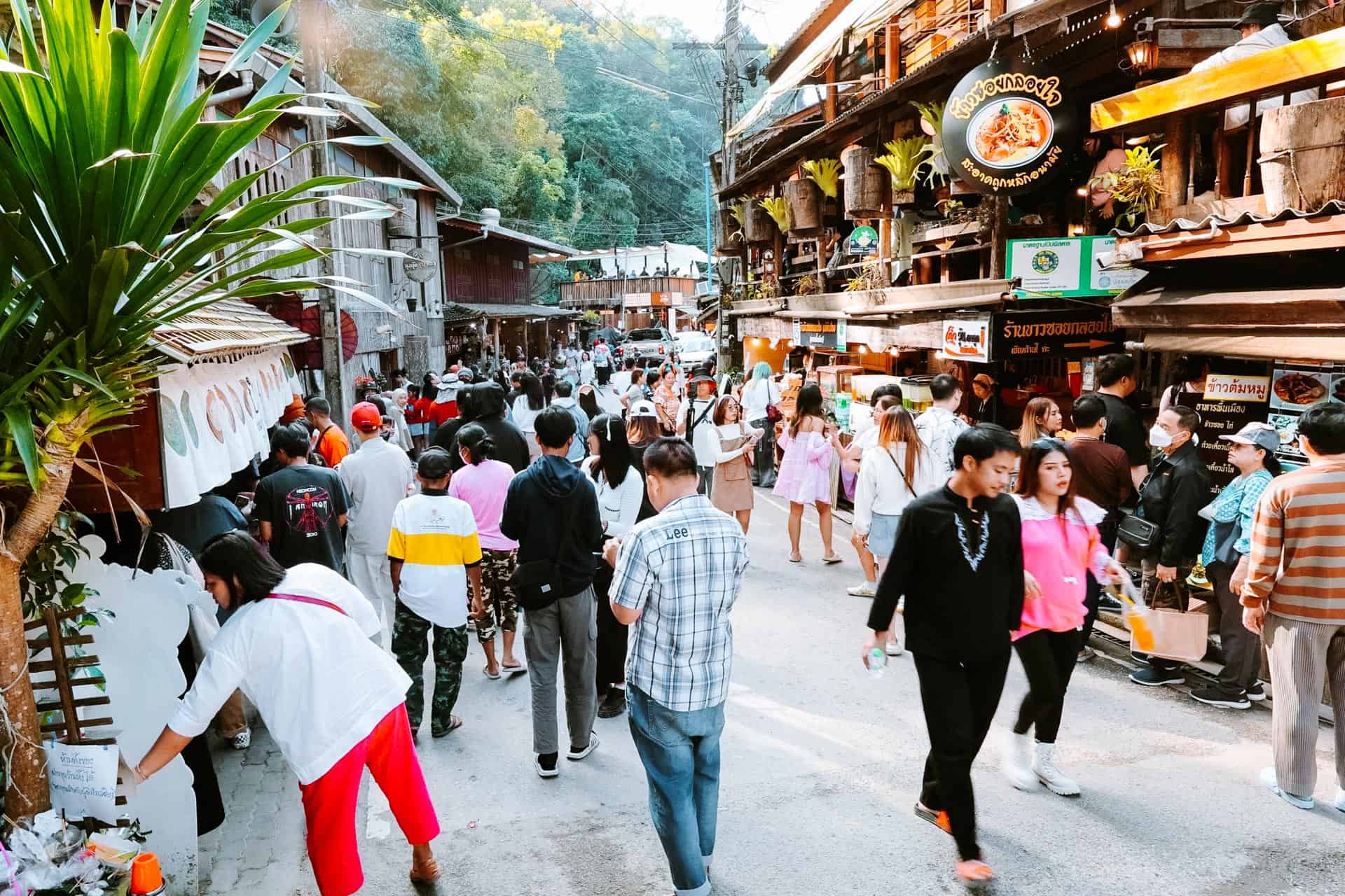 Mae Kampong Travel Guide: 6 Awesome Things to Do in Mae Kampong 8 Mae Kampong streets