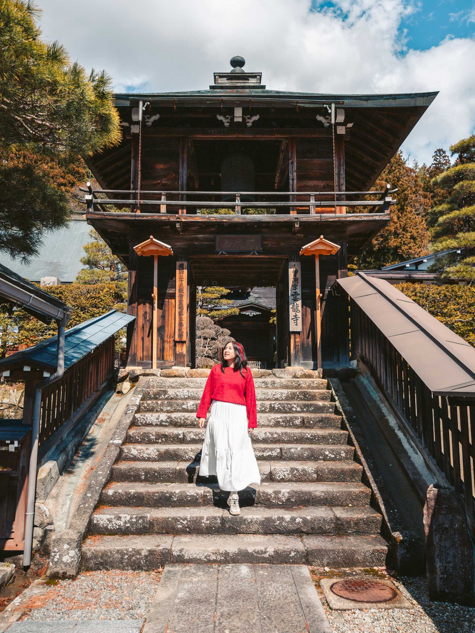 Higashiyama Walking Course in Takayama: Complete Guide 2 Walking through Higashiyama Walking Course