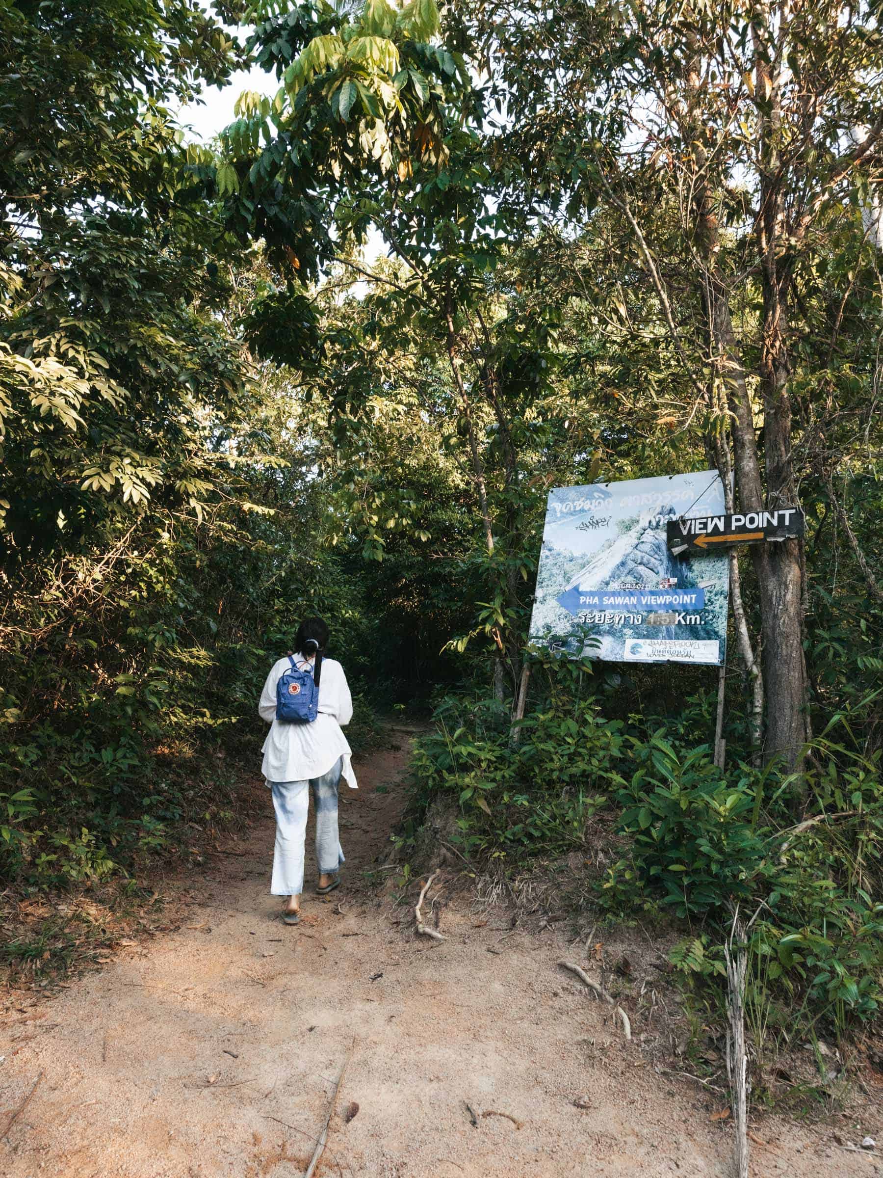 Bottle Beach Viewpoint trail entrance sign