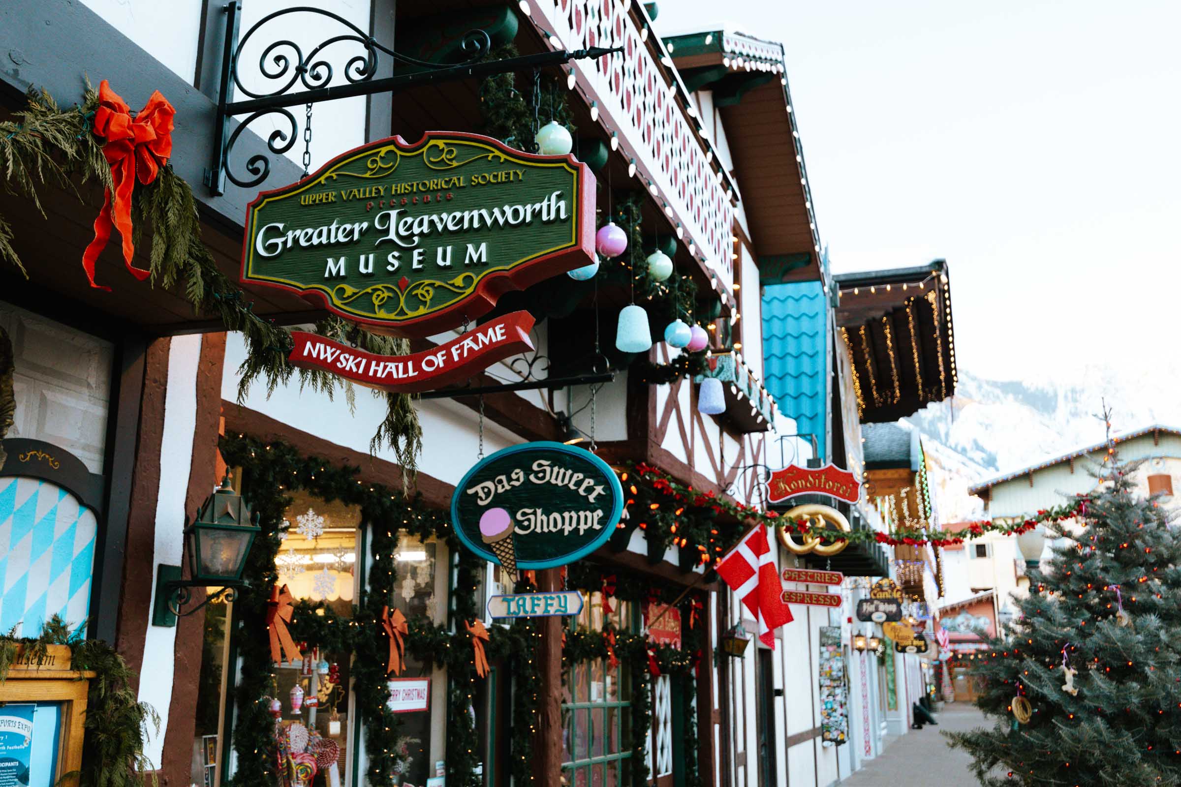 Leavenworth christmas village streets