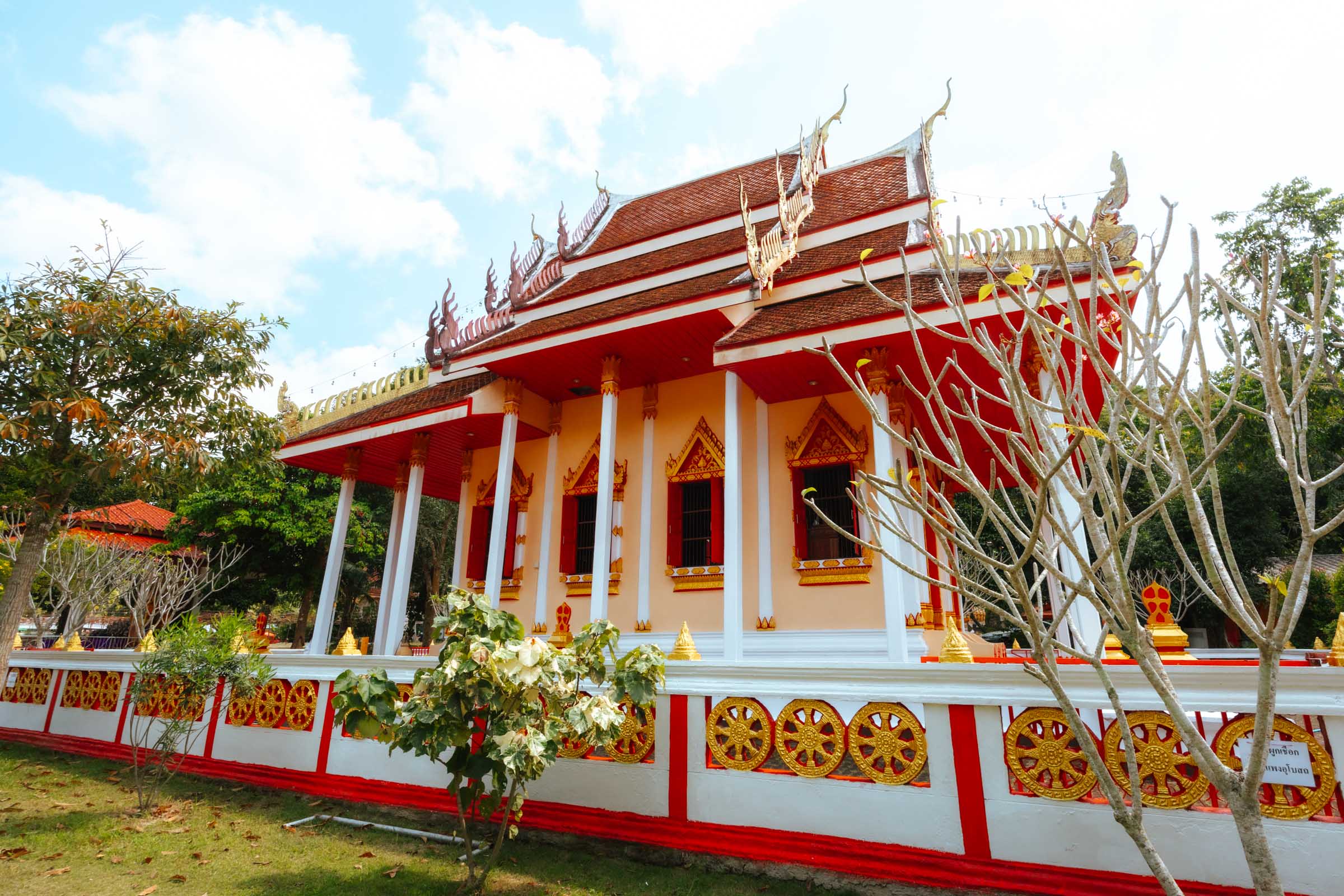 Wat Maduea Wan Koh Phangan temple