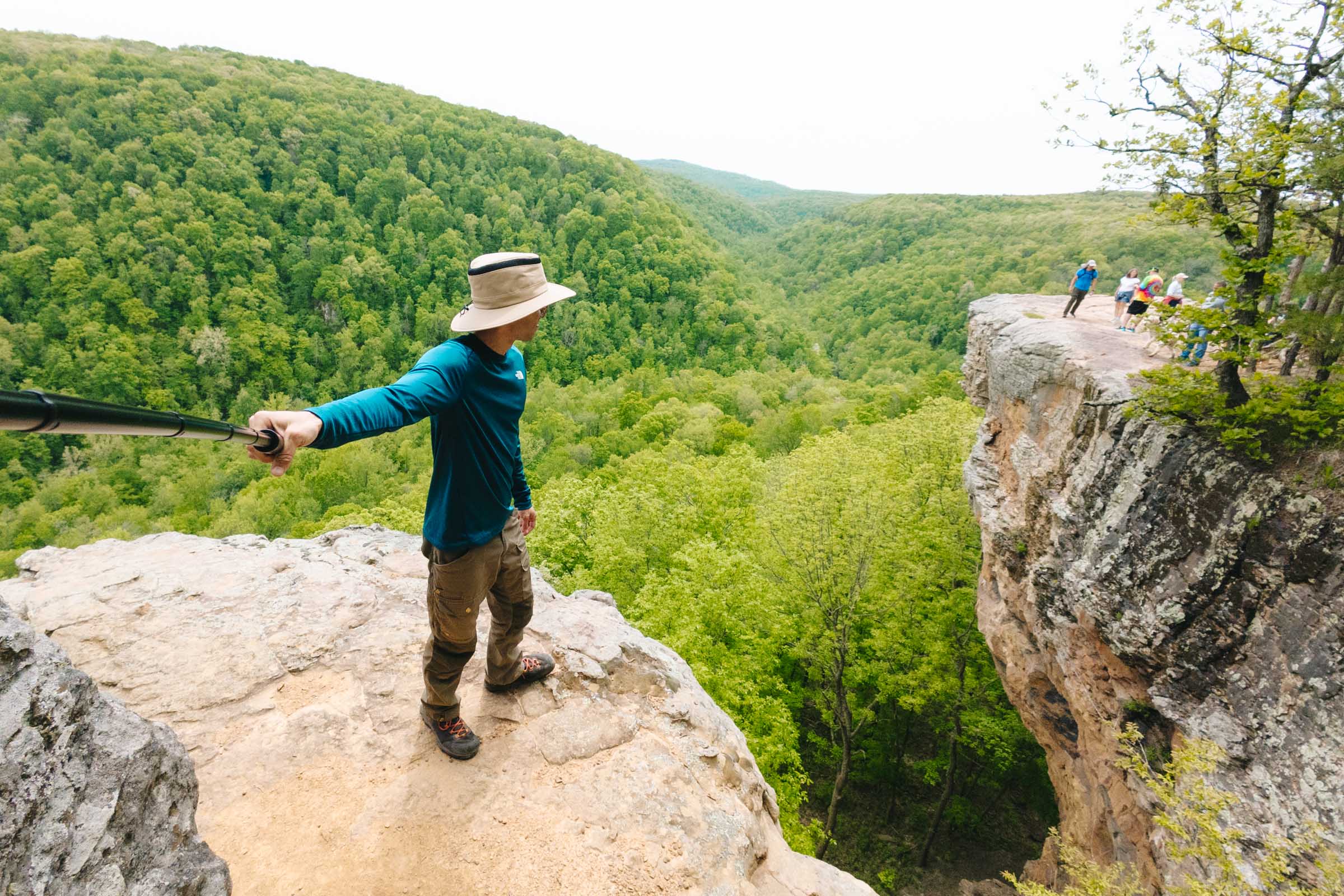 Whitaker Point Trail (Hawksbill Crag): Complete Hiking Guide 21 Hike crowds at Whitaker Point