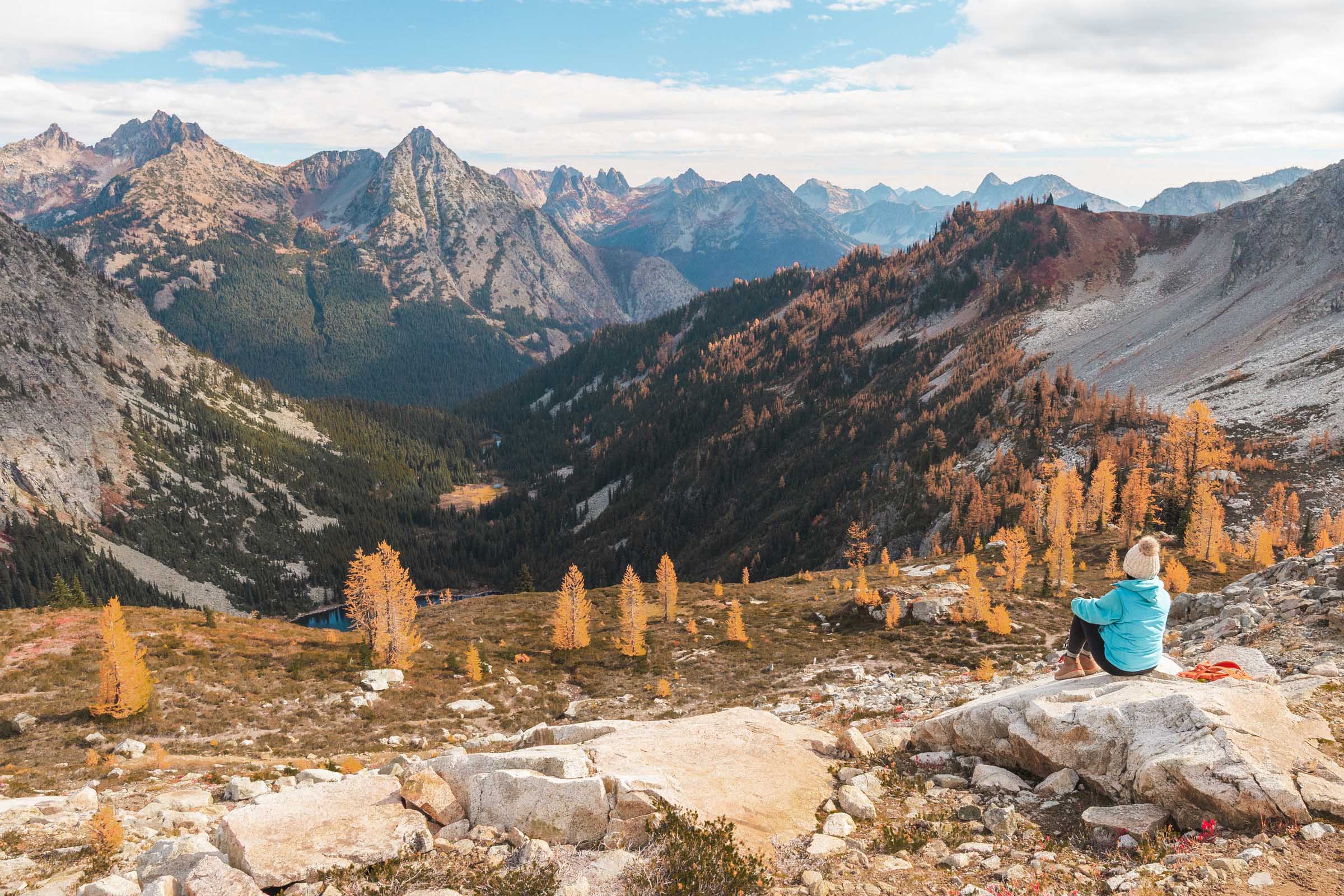 Maple Pass Loop in the North Cascades: Complete Hiking Guide 19 Enjoying views from Maple Pass