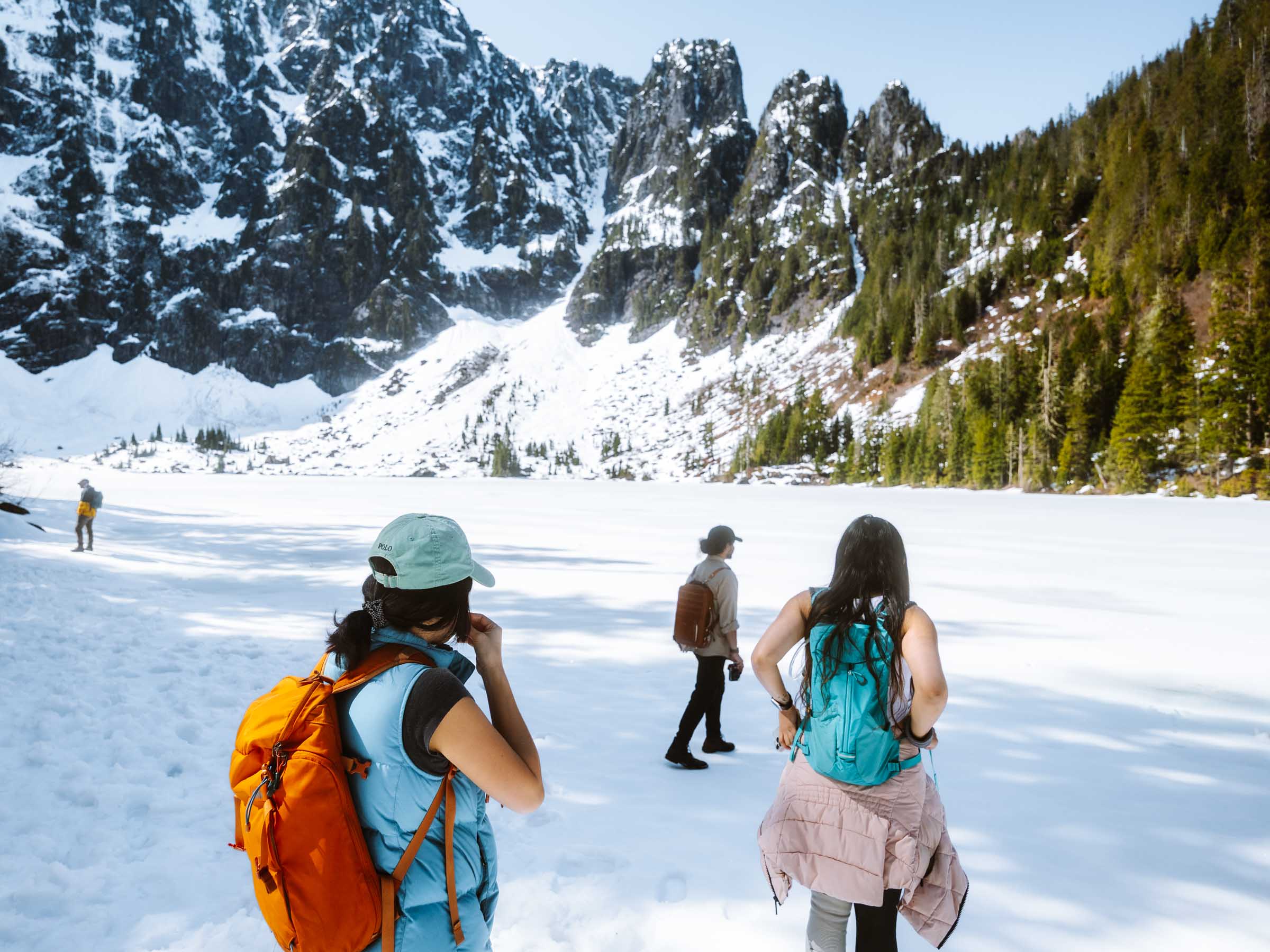 Lake 22 Trail in Washington: Complete Hiking Guide 2 Frozen Lake 22