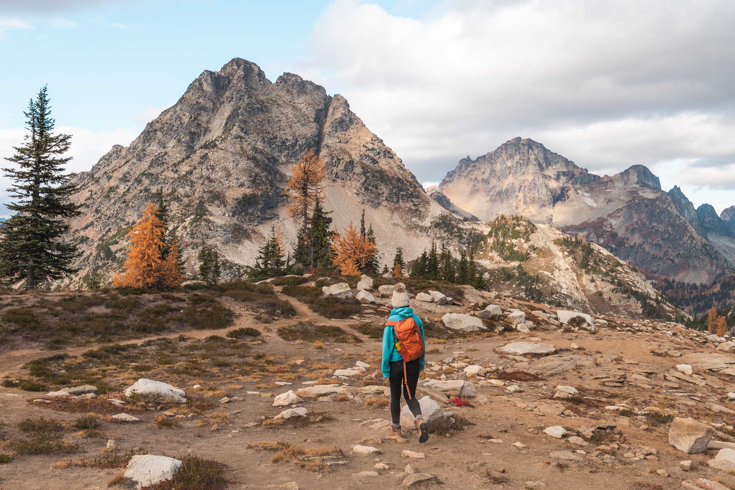 Maple Pass Loop in the North Cascades: Complete Hiking Guide 18 Hiking the Heather Maple Pass Loop Washington