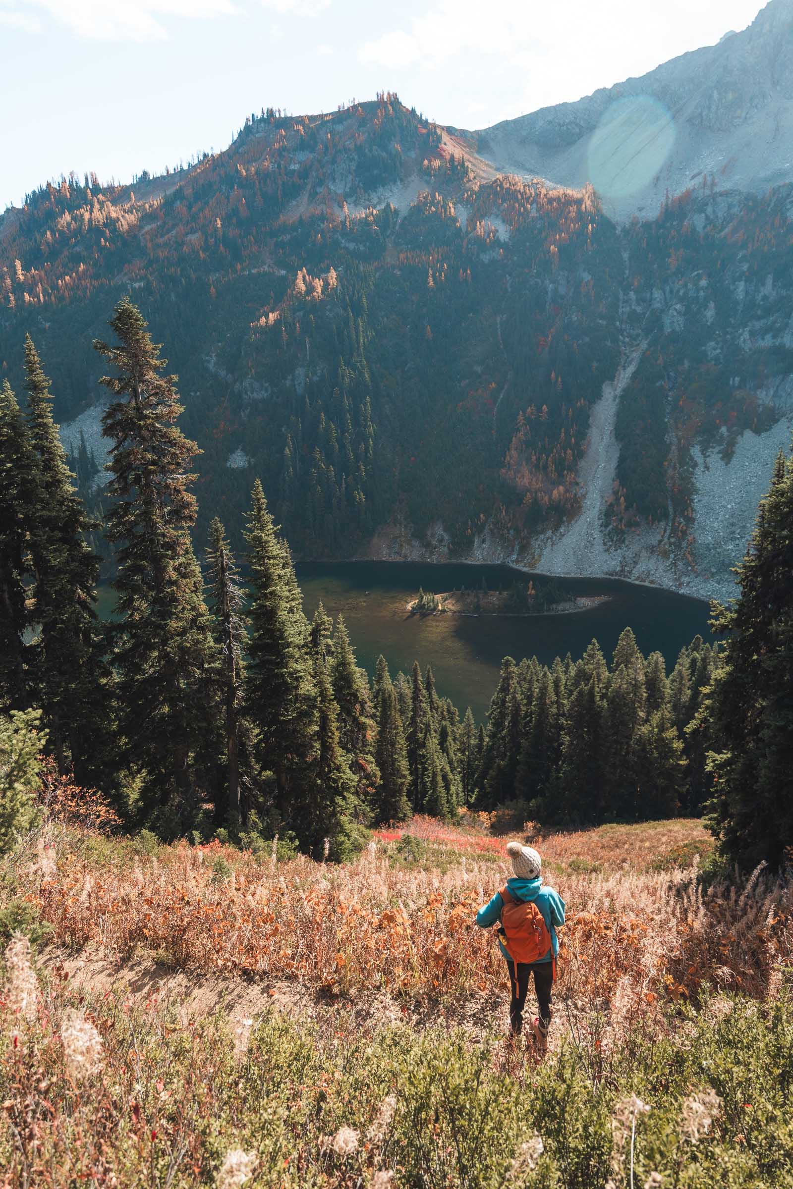 Maple Pass Loop in the North Cascades: Complete Hiking Guide 22 View of Lake Ann from Maple Pass Trail