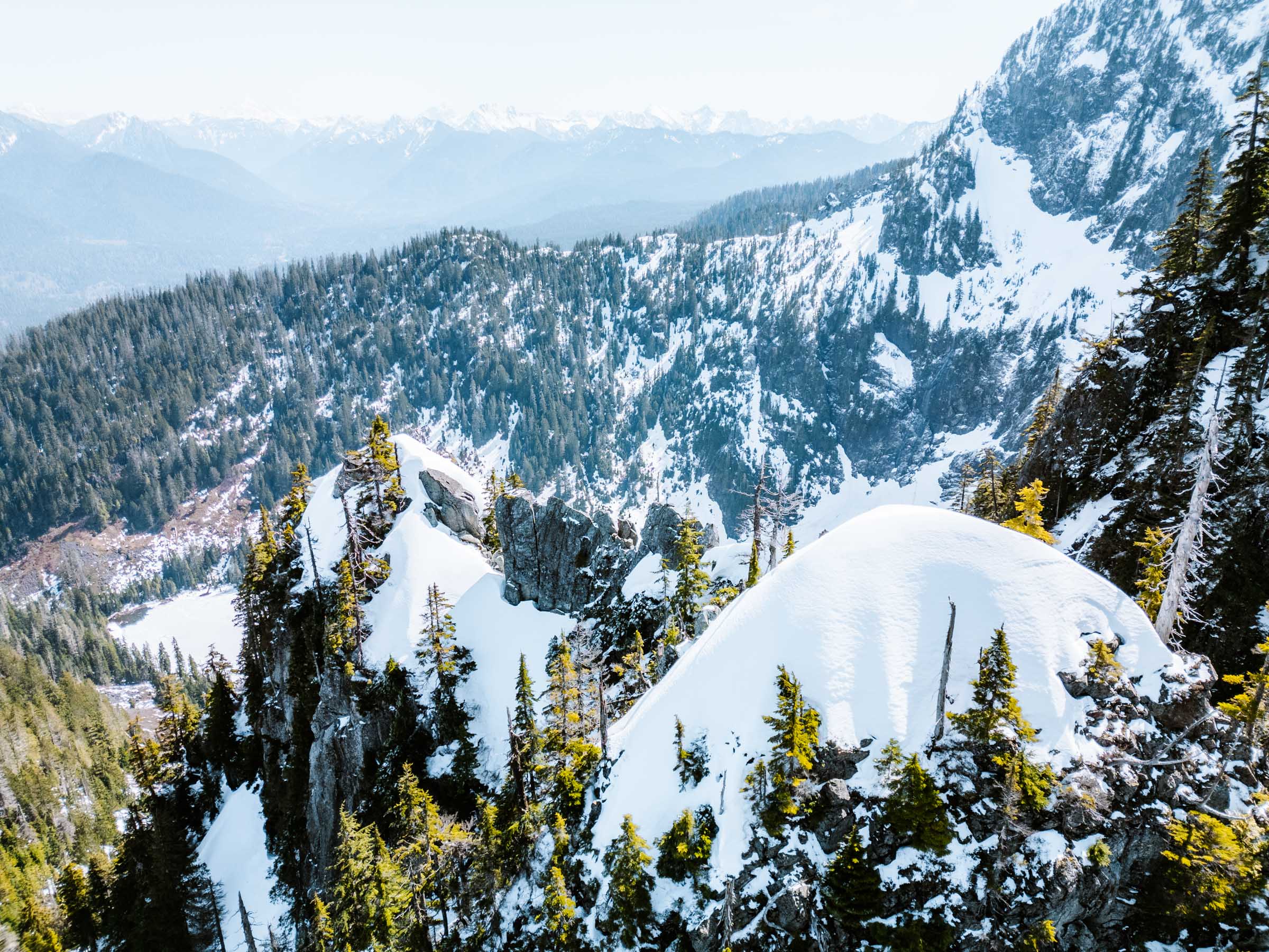 Lake 22 Trail in Washington: Complete Hiking Guide 32 Mountain ridges at Lake 22 Washington