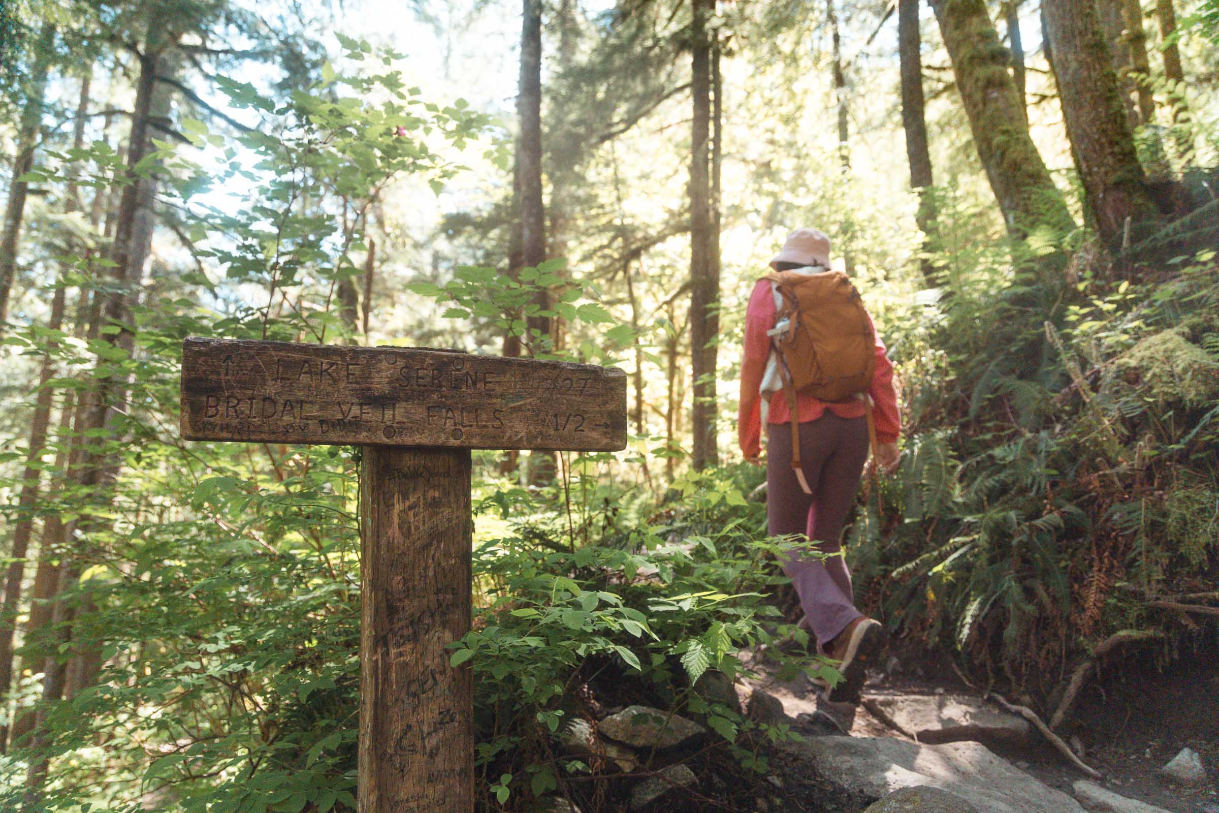 Bridal Veil Falls trail cutoff sign marker