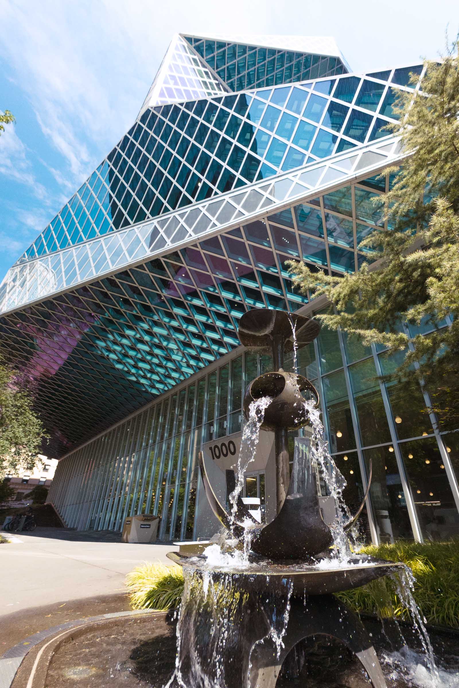 seattle central library exterior entrance