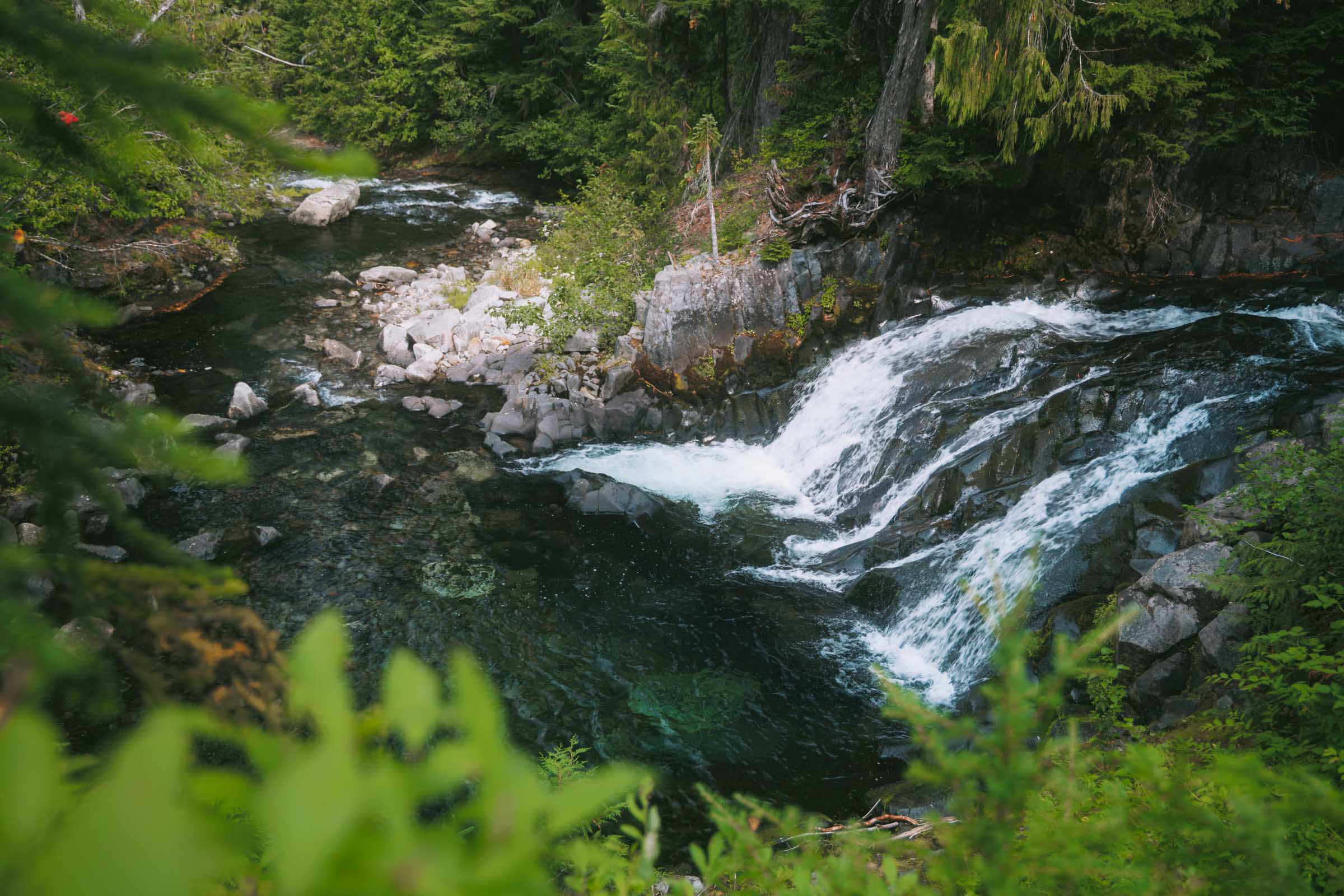 washington cascades waterfall mount rainier