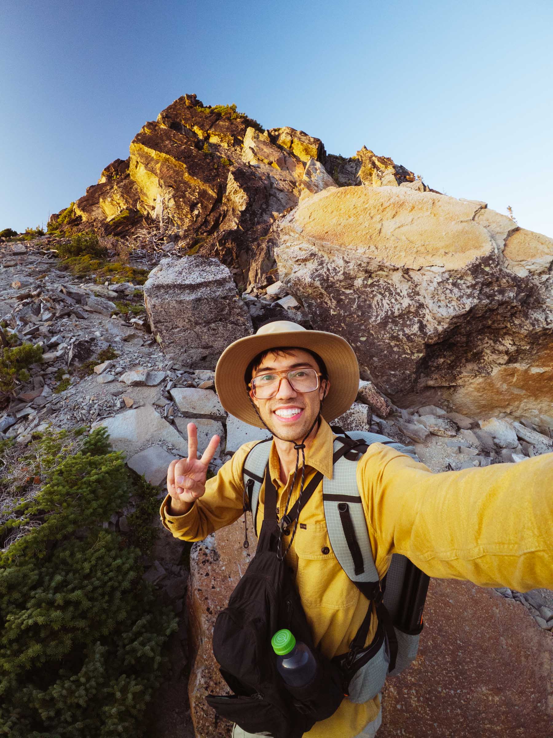 Northern Loop Trail in Mount Rainier: Complete Backpacking Guide 96 climbing down old desolate for sunset