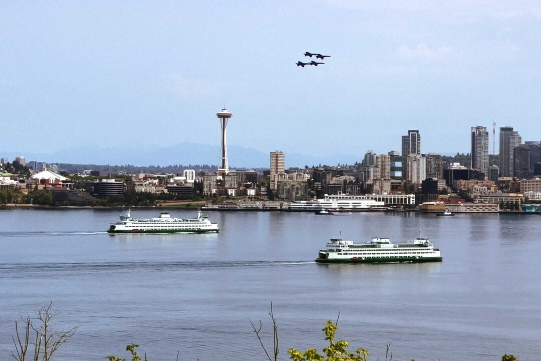 15 Amazing Things to Do at the Seattle Waterfront: Travel Guide 30 hamilton viewpoint alki seattle