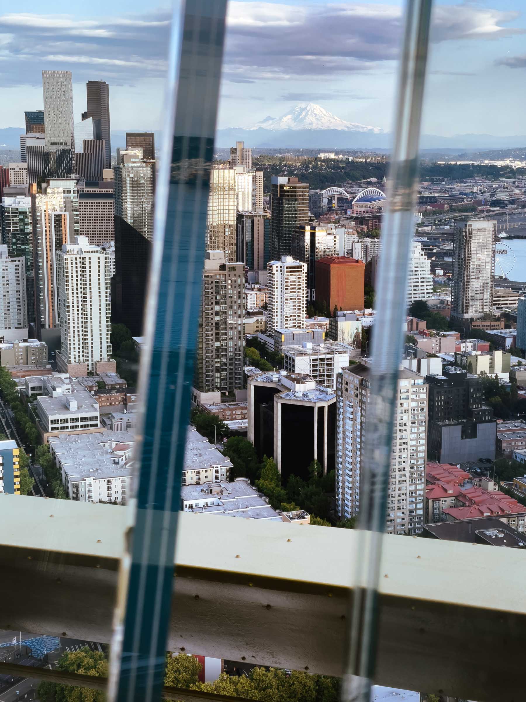 5 Smart Tips for Visiting the Space Needle (From a Local) 5 view of mount rainier from space needle