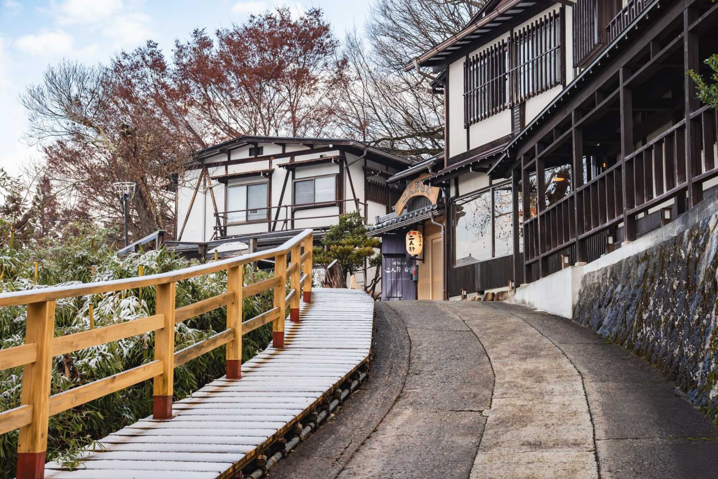 Where to Stay in Takayama: Guide to the Best Areas and Hotels 40 Hidatakayama Futarishizuka Hakuun exterior hill
