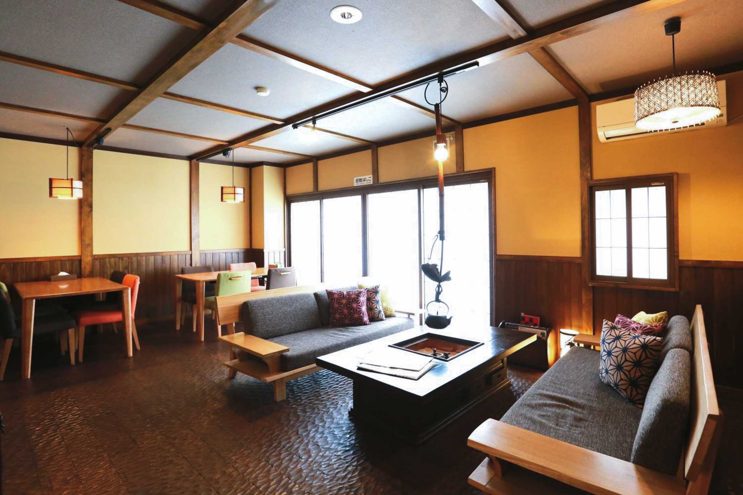 Where to Stay in Takayama: Guide to the Best Areas and Hotels 22 ks house takayama lounge